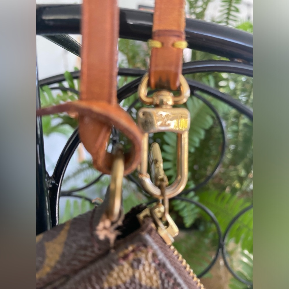 Authentic Louis Vuitton Monogram Pochette - Picture 2 of 9